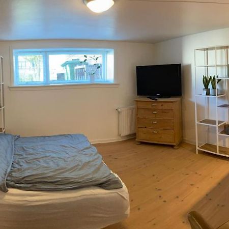 Vaerelse Med Eget Kokken Og Bad Apartment Есбер Екстериор снимка
