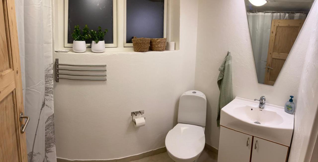 Vaerelse Med Eget Kokken Og Bad Apartment Есбер Екстериор снимка
