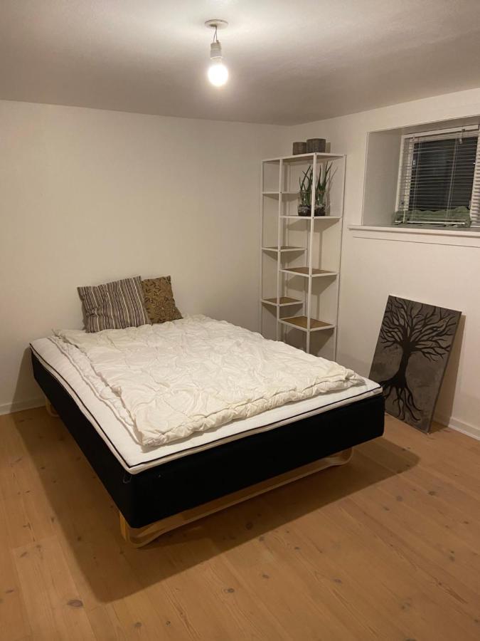 Vaerelse Med Eget Kokken Og Bad Apartment Есбер Екстериор снимка