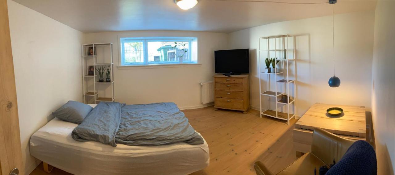 Vaerelse Med Eget Kokken Og Bad Apartment Есбер Екстериор снимка